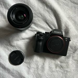 Sony Alpha a7ll Mirrorless Digital Camera with Sony
28-70mm OSS Lens